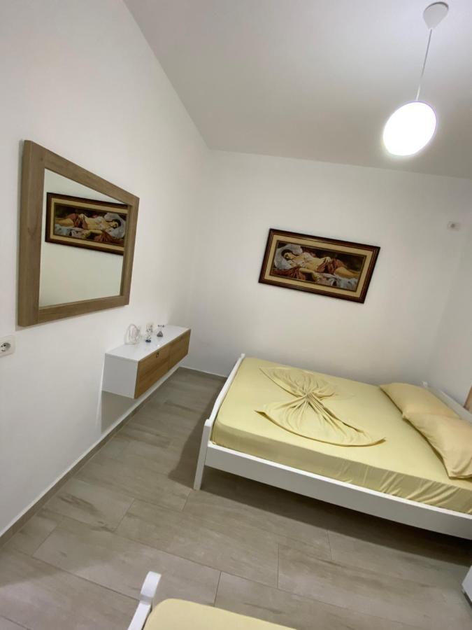 Hotel Andrea Sarande Exterior photo