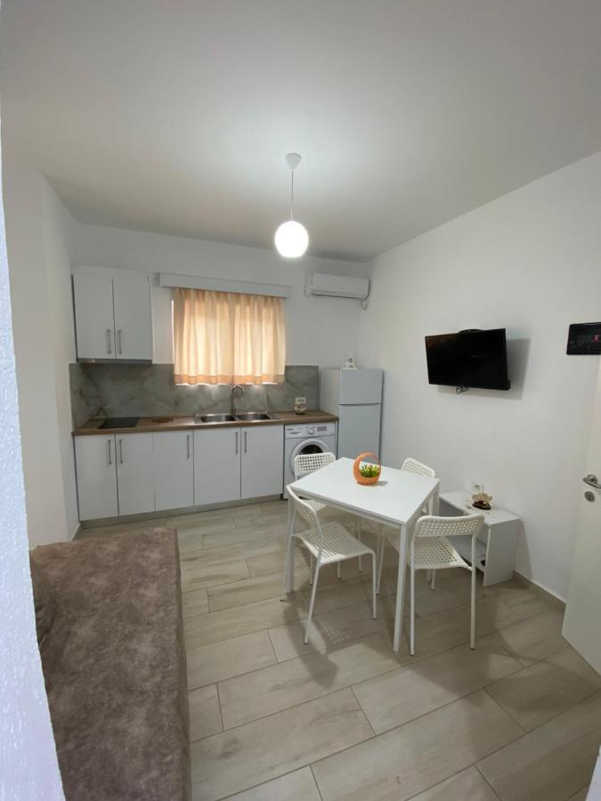 Hotel Andrea Sarande Exterior photo