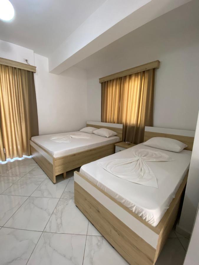 Hotel Andrea Sarande Exterior photo