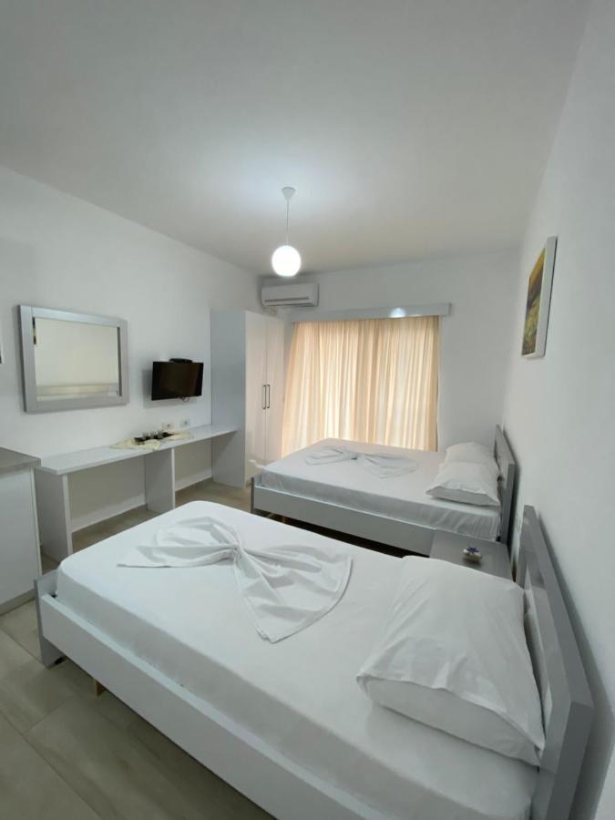 Hotel Andrea Sarande Exterior photo