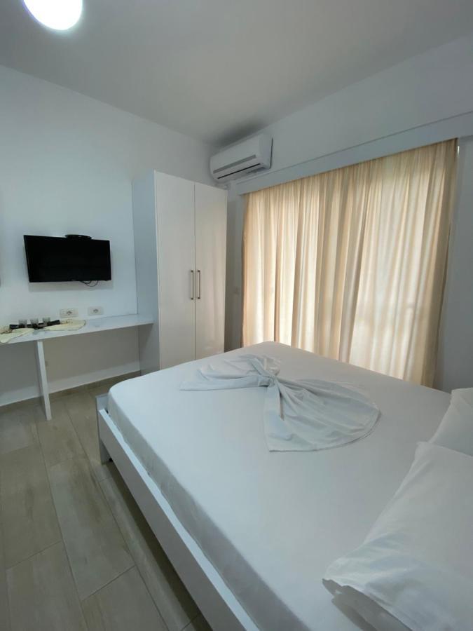 Hotel Andrea Sarande Exterior photo