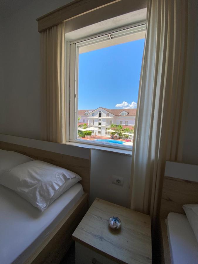 Hotel Andrea Sarande Exterior photo