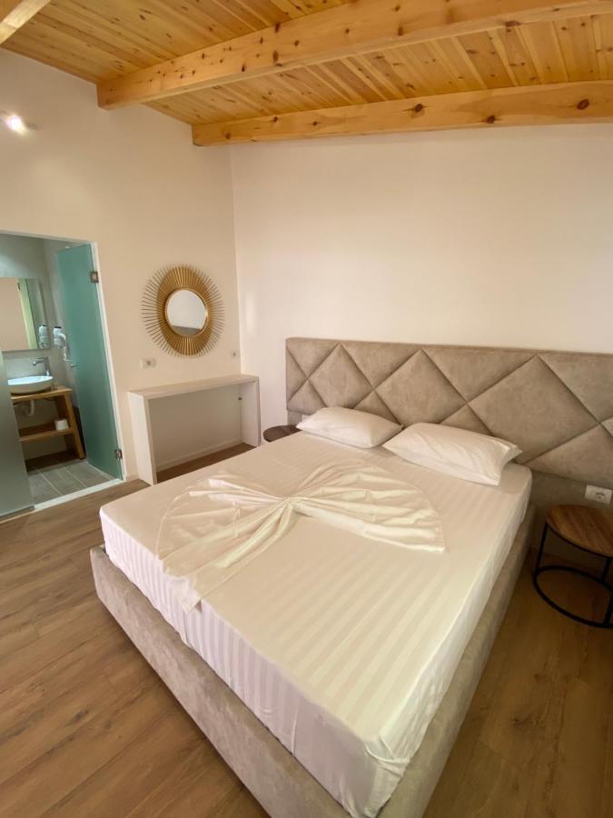 Hotel Andrea Sarande Exterior photo