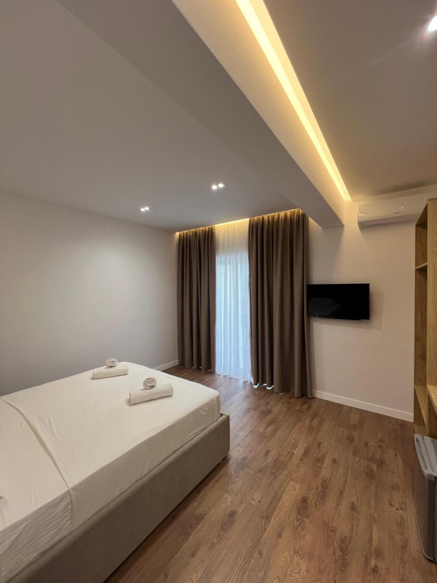 Hotel Andrea Sarande Exterior photo