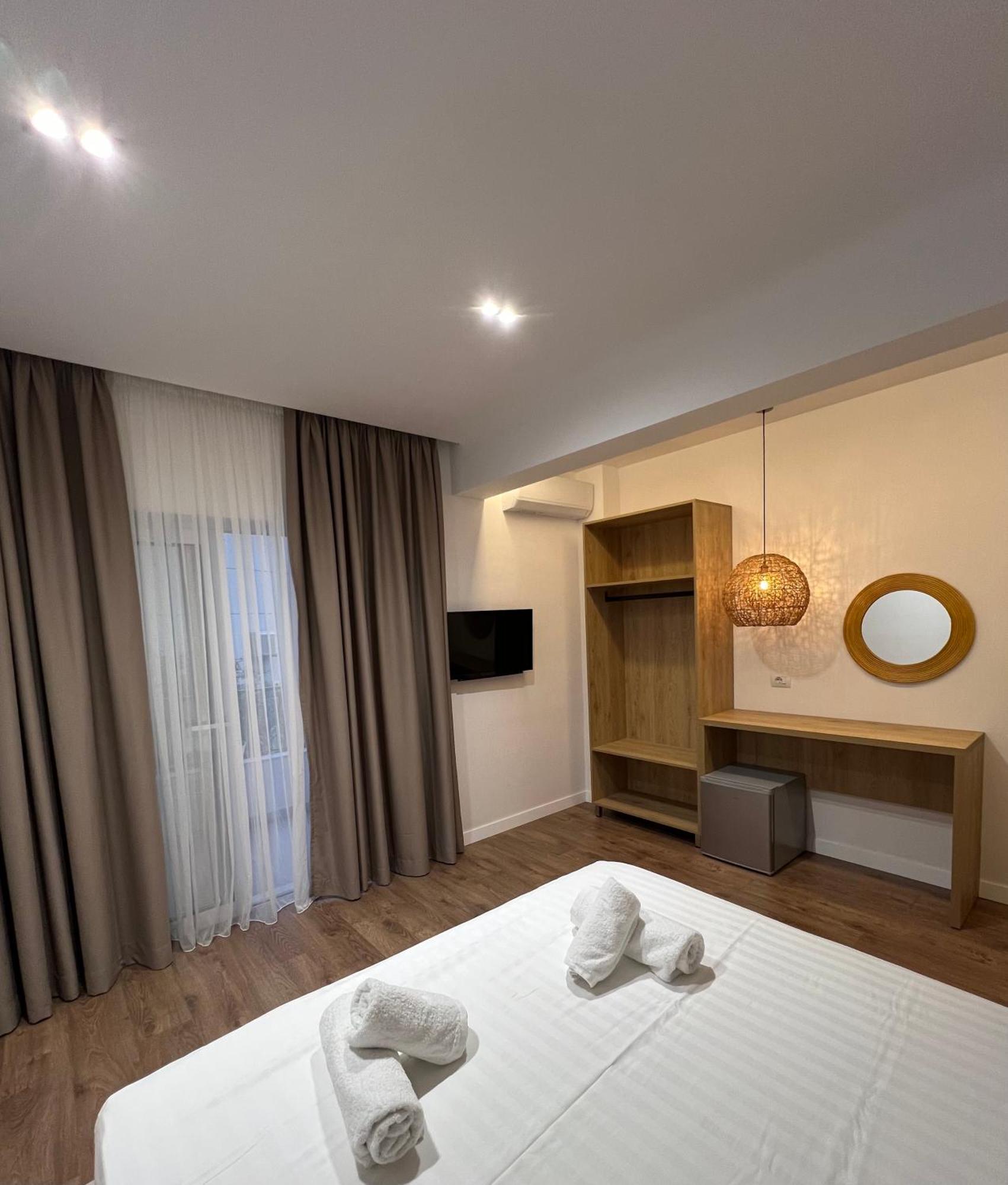 Hotel Andrea Sarande Exterior photo